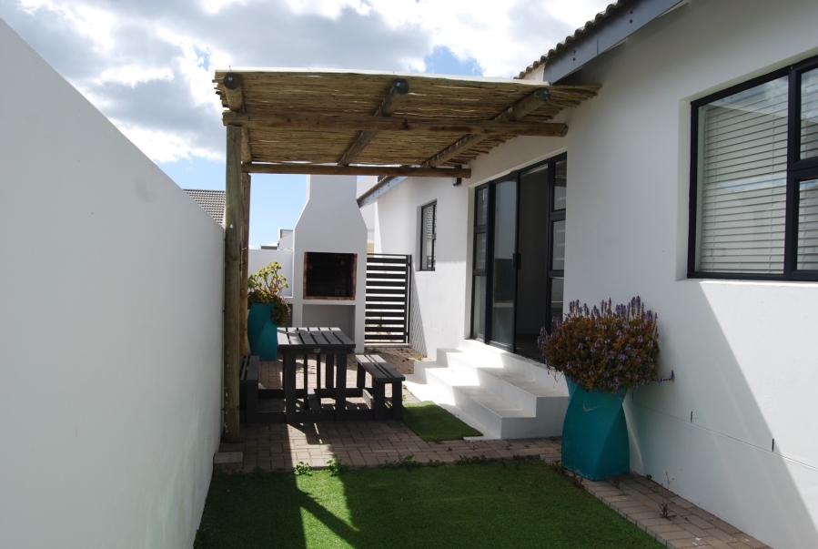 To Let 3 Bedroom Property for Rent in Golden Mile Western Cape